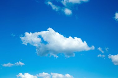 Bulutlara yakın mavi gökyüzü