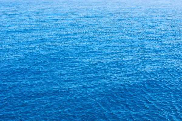 Błękitna Powierzchnia Morza Falami — Zdjęcie stockowe