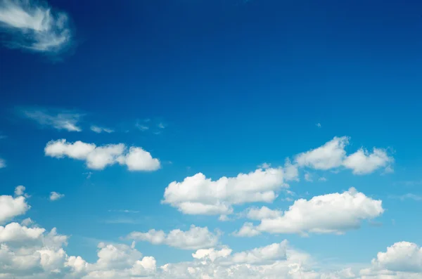 Блакитне Небо Хмарами Крупним Планом — стокове фото