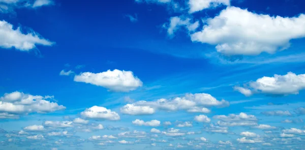 青い空の雲 — ストック写真