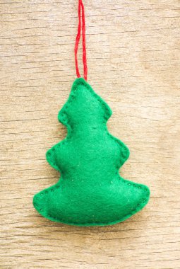 Ahşap arka planda noel ağacı