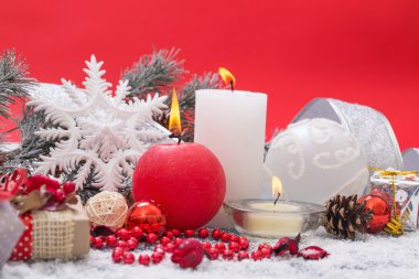 Ahşap arka planda Noel süslemesi