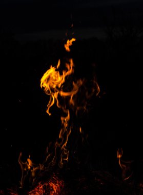 Siyah üzerine ateş