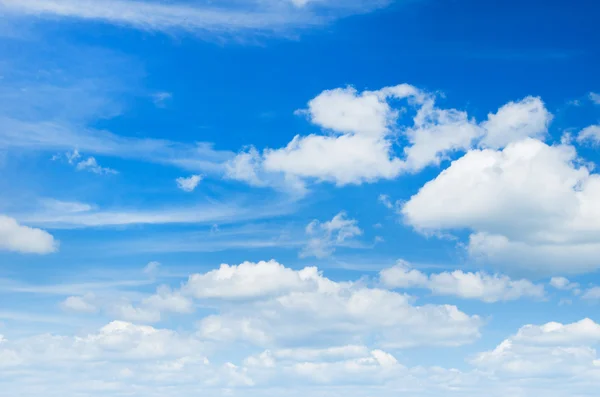 Blauwe Lucht Achtergrond Met Wolken Stockfoto