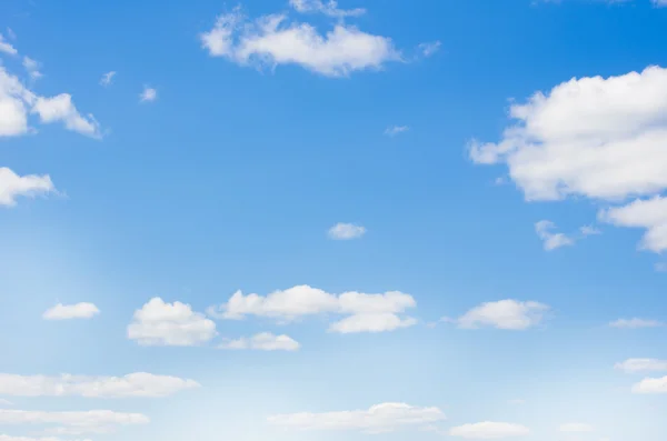 Blå Himmel Bakgrund Med Moln — Stockfoto