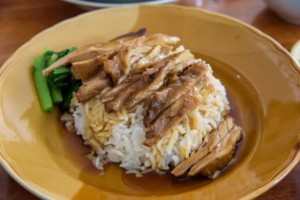 Kızarmış ördek ile pirinç — Stok fotoğraf