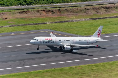 ejderha hava phuket Havaalanı'na indi