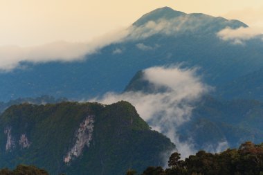 Sis Dağı sabah üzerinde