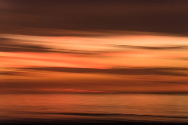 Luce in movimento dopo il tramonto sulla spiaggia — Foto Stock