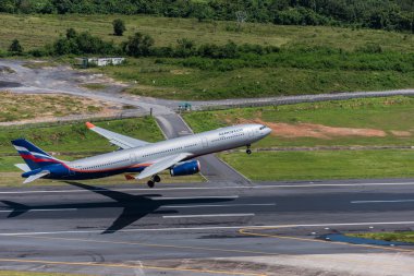 Aeroflot havayolu uçak kalkış Phuket Havalimanı'nda