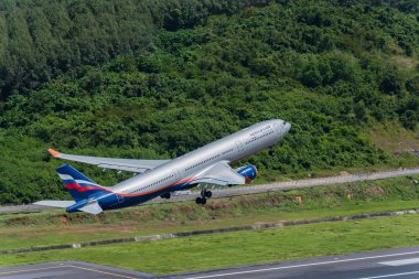 Aeroflot havayolu uçak kalkış Phuket Havalimanı'nda