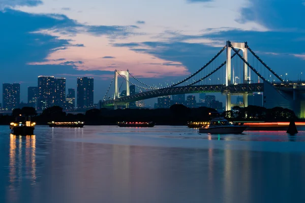 Podul Odaiba din tokyo după apusul soarelui — Fotografie, imagine de stoc