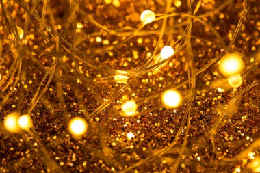 Noel çelengi parlak arka planda, soyut LED ışıklarda parlar