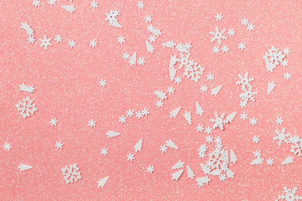 Fondo Rosa Con Brillo Lentejuelas Forma Copos Nieve Blancos Árboles —  Fotos de Stock