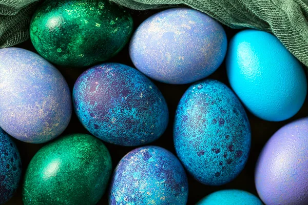 Huevos Pascua Orgánicos Con Cortinas Sobre Fondo Oscuro Huevos Pascua — Foto de Stock