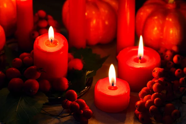 Φως Των Κεριών Στο Σκοτάδι Απόκριες Διακόσμηση Φθινοπωρινές Κολοκύθες Πορτοκαλιού — Φωτογραφία Αρχείου