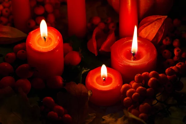 Candlelight Dark Atmosphere Halloween Autumn Orange Pumpkins Red Berries Fallen — Stock Photo, Image