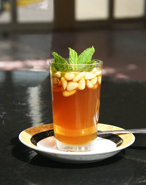 Çay nane ve çam fıstığı