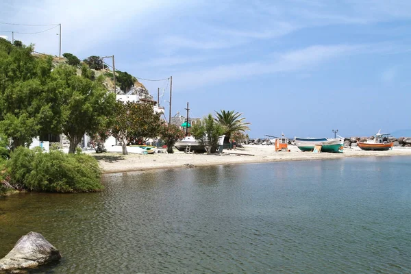 Naprawa Łodzi Rybackich Wybrzeżu Wyspy Nisyros Grecja — Zdjęcie stockowe
