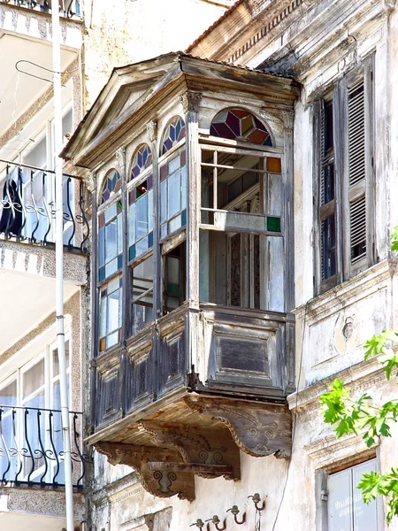 Sehr alter Balkon — Stockfoto