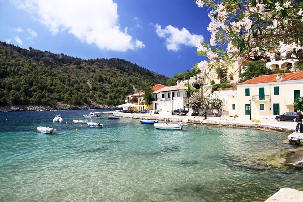 The village of Assos on the island of Cephalonia — Stock Photo, Image