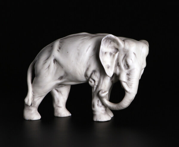 Statuette elephant XIX century (roasting on a biscuit).