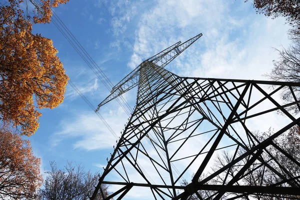 Linea Trasmissione Sullo Sfondo Del Cielo Blu — Foto Stock