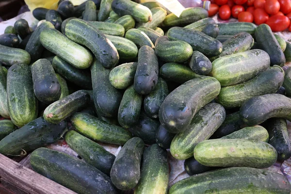 Verschiedene Gemüsesorten werden auf einem Basar in Kroatien verkauft — Stockfoto