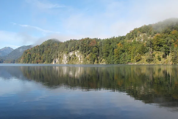 Hohenschwangau lake with bavarian alps in Germany — Stock Photo, Image