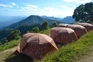 Dağda bir çadır kurmak