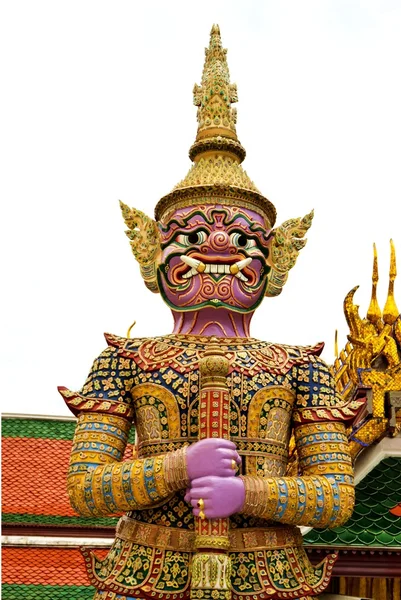 Dev efsane tapınakta duran