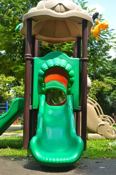 Parque infantil no parque — Fotografia de Stock