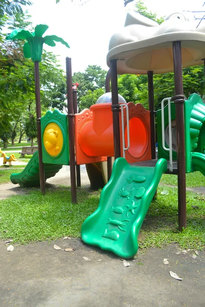Aire de jeux au parc — Photo