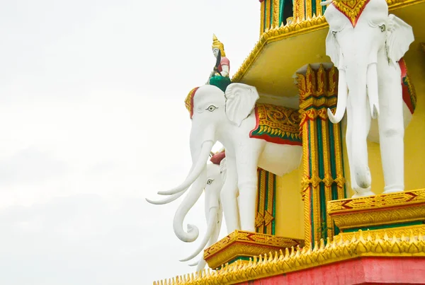 Tarihsel Tapınağı fil heykel Tayland ile