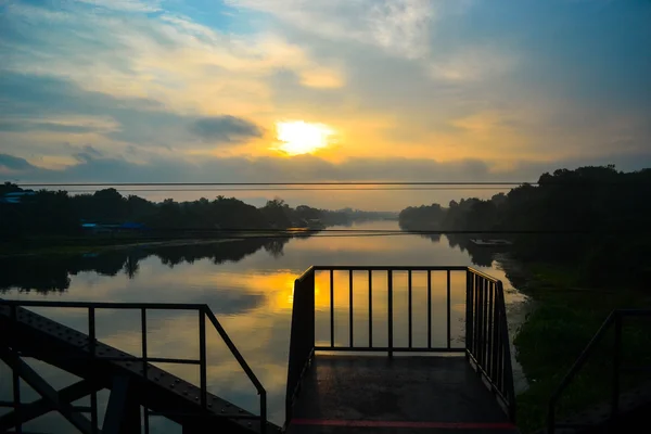 Güneş ışığı ile gece görünümü