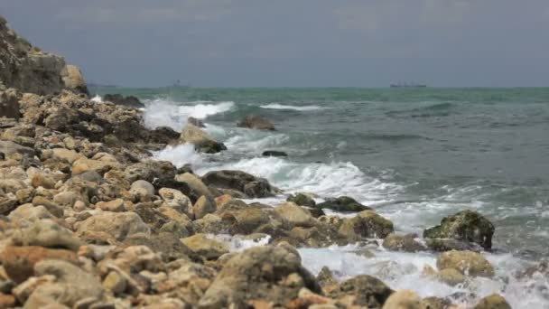 Mar rochoso — Vídeo de Stock