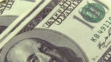 Yüz dolarlık banknotlar. Kaymak vurdu.