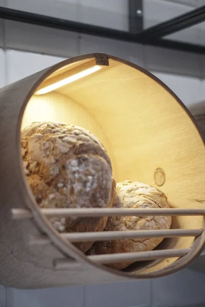 自制面包是用天然原料制成的 有丰富的食物背景设计用的库存照片 — 图库照片