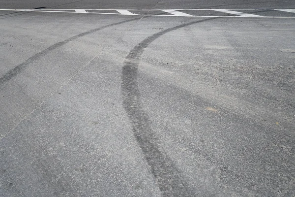 Tire Marks Asphalt Good Brakes Correct Distance Vehicle Car Safety — Stock Photo, Image