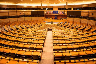 Brüksel, Belçika - 20 Temmuz 2020: Avrupa Parlamentosu 'nun genel görüşü (müzakere odası) koronavirüs hastalığı (COVID-19)