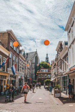 Gouda, Hollanda - 20 Temmuz 2020: Gouda 'daki peynir dükkanı