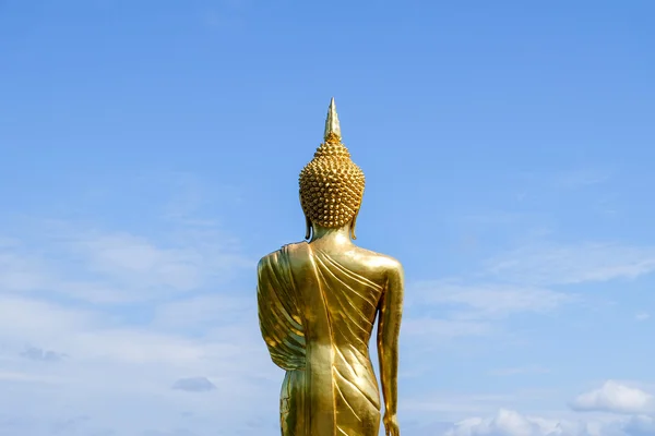 Arany Buddha szerzetes kék ég aláírással Wat Phra hogy Kao noi, Nan, Thaiföld — Stock Fotó