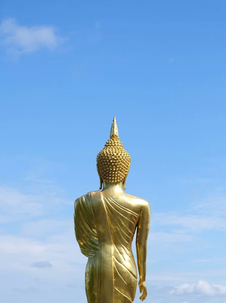 Arany Buddha szerzetes kék ég aláírással Wat Phra hogy Kao noi, Nan, Thaiföld — Stock Fotó