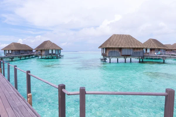 Plage Avec Bungalows Aquatiques Aux Maldives — Photo