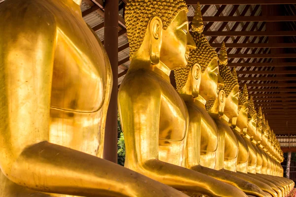 Mönch goldenes Buddha-Bild — Stockfoto