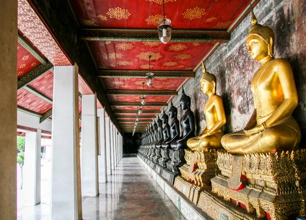 Mönch schwarz-goldenes Buddha-Bild — Stockfoto