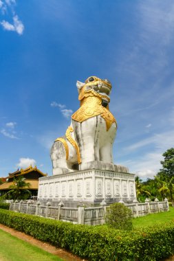 Aslan heykeli Surasri kampında