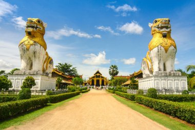 Aslan heykeli Surasri kampında