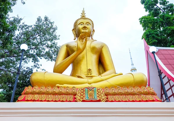 Mönch goldenes Buddha-Bild — Stockfoto