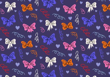 Güzel, pürüzsüz bir desen. Renkli fiyonklu parti baskısı, hediyeler, konfeti, leylak kalpler, mor arka planda dalgalı çizgiler. Tatiller, doğum günleri ve Sevgililer Günü için basılabilir ambalaj kağıdı dekoru. Parti kağıdı, süsleme, selamlama, paketleme.